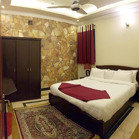 Triple One Hotel Abbottabad Buitenkant foto