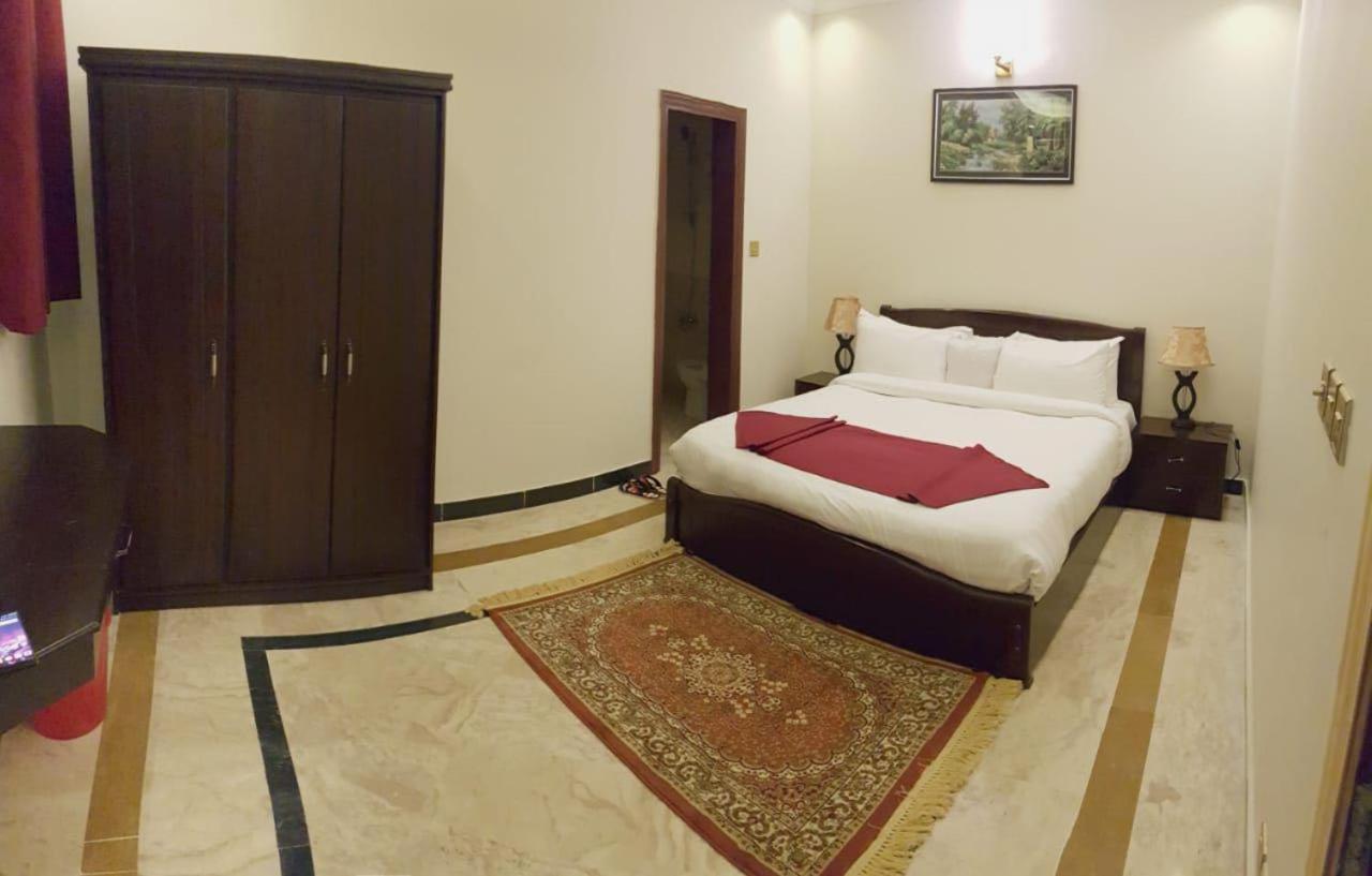 Triple One Hotel Abbottabad Buitenkant foto